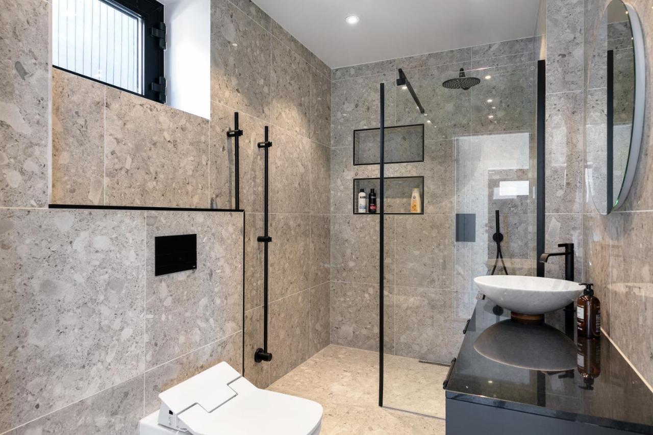 Stylish And Spacious Family Home สต็อกโฮล์ม ภายนอก รูปภาพ